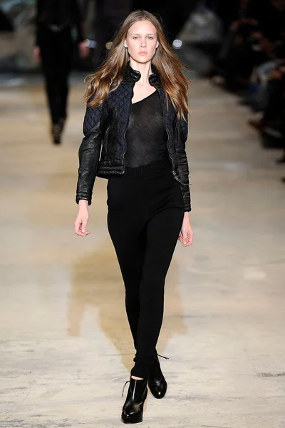 Look 27